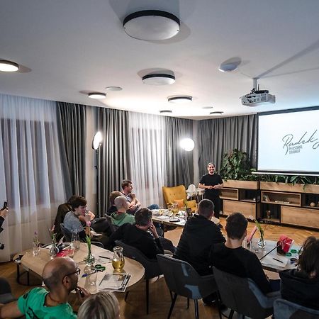 Hotel Restovna Jíloviště Buitenkant foto