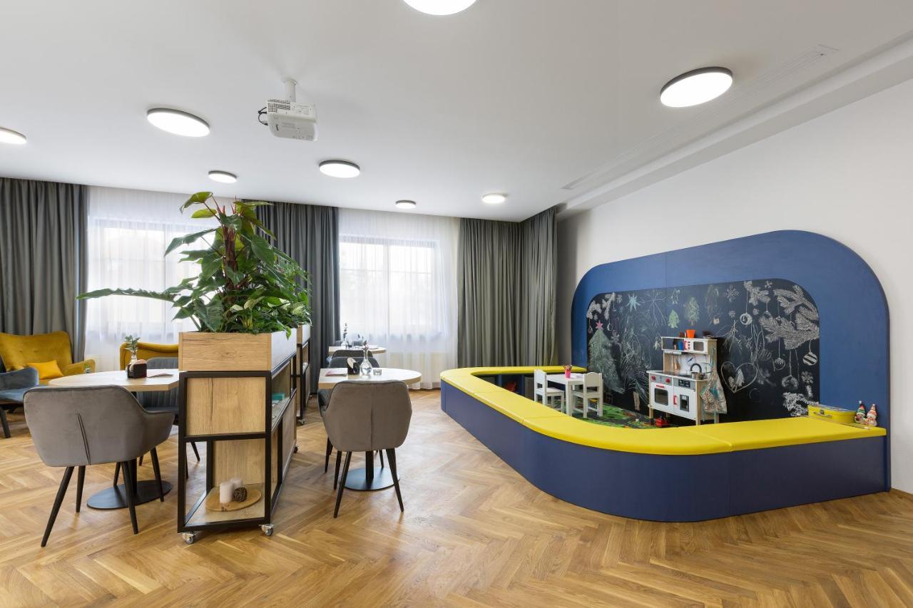 Hotel Restovna Jíloviště Buitenkant foto