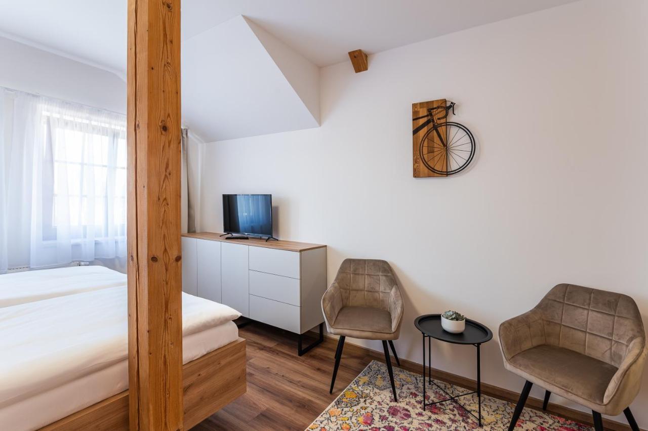 Hotel Restovna Jíloviště Buitenkant foto