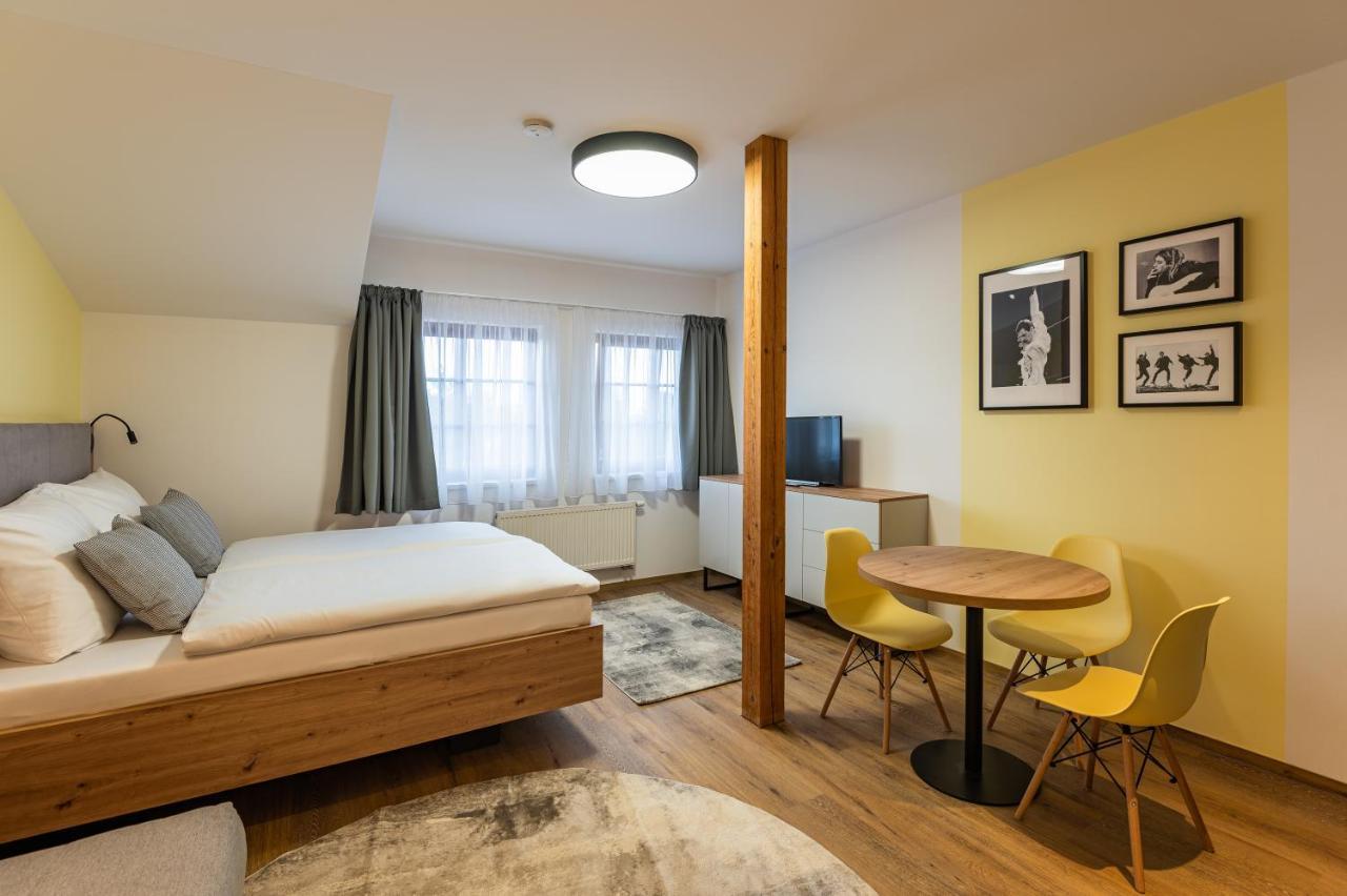 Hotel Restovna Jíloviště Buitenkant foto
