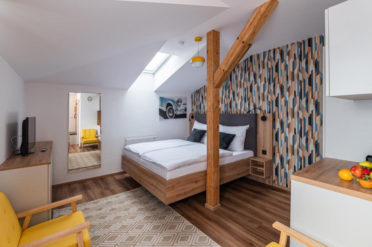 Hotel Restovna Jíloviště Buitenkant foto
