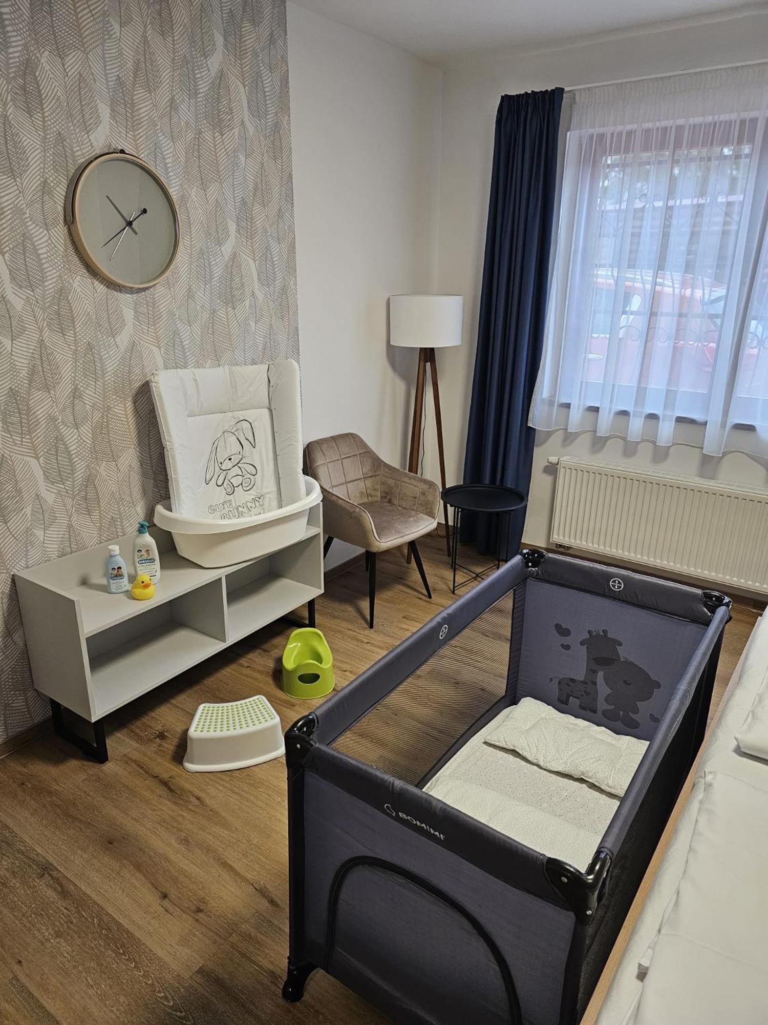 Hotel Restovna Jíloviště Buitenkant foto