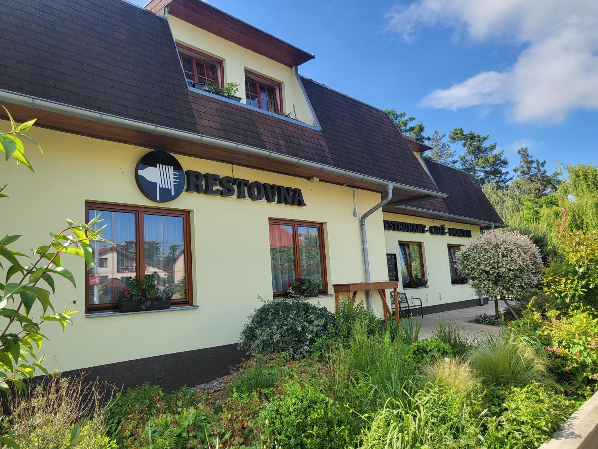 Hotel Restovna Jíloviště Buitenkant foto